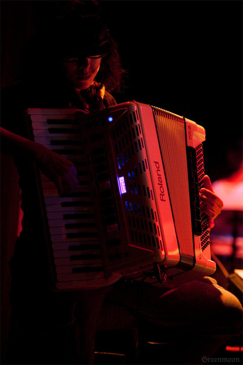 37479_142933365732687_100000480728218_362247_5273849_n